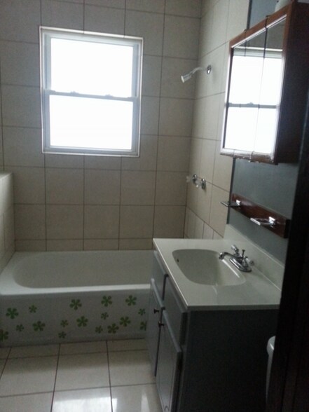 Building Photo - 300 N Lockwood Ave