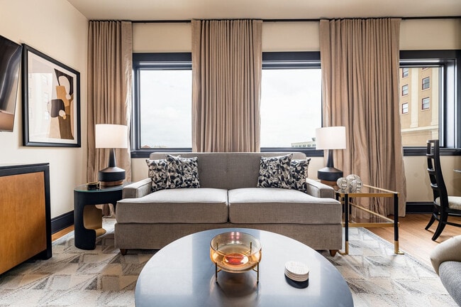 Building Photo - 1011 Canal St