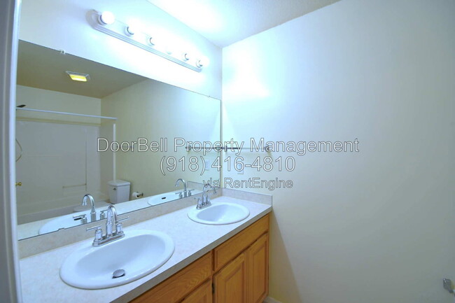 Building Photo - 11621 S Mulberry Ln