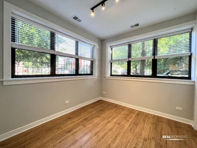 Building Photo - 2 bedroom in CHICAGO IL 60625