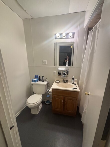 Bathroom - 518 W Buffalo St