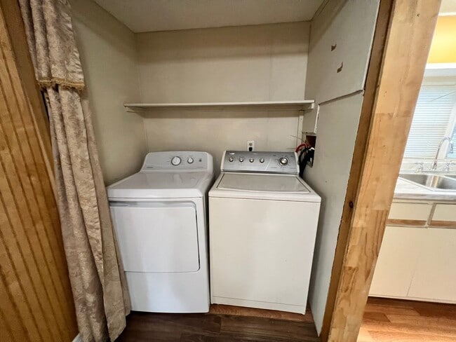 Building Photo - 240 State St