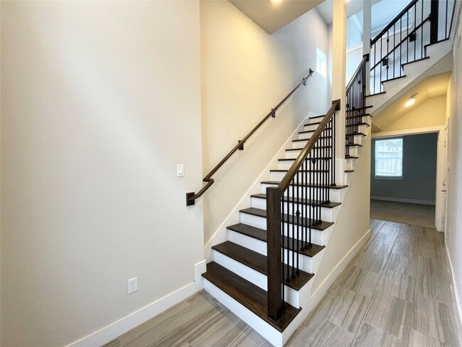 Building Photo - 5813 Petty St