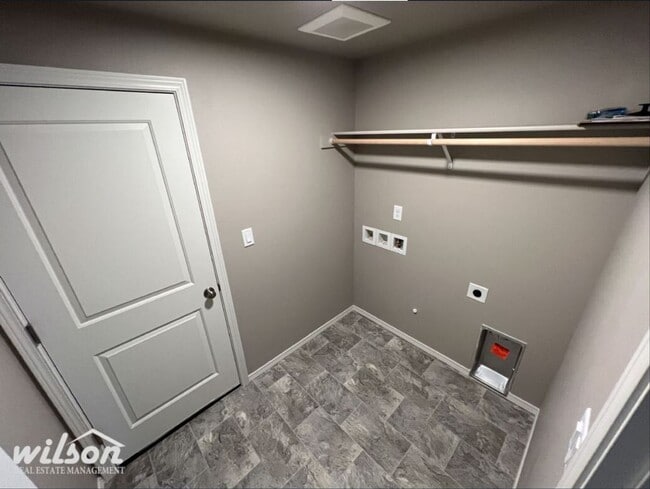Building Photo - Stunning Modern Home in Desirable West Valley