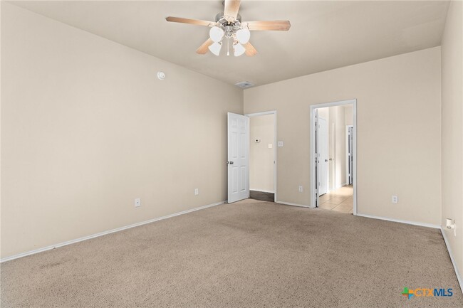 Building Photo - 5405 English Oak Dr