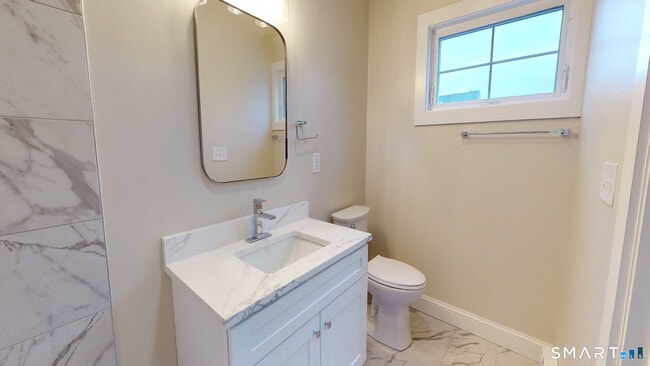 Building Photo - 3 Center St