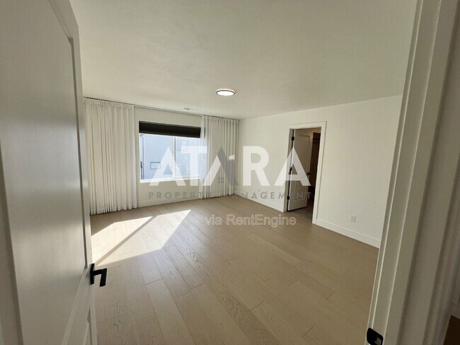 Building Photo - 955 S 850 W