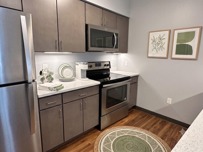 Building Photo - 15 E Ridge Dr