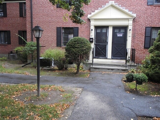 Building Photo - 42 Pierce Rd
