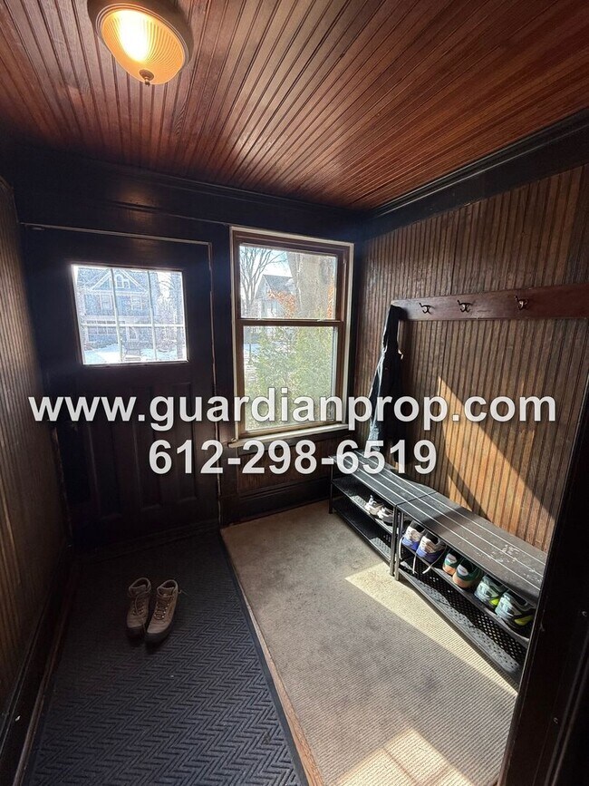 Building Photo - Merriam Park House Available May 1st, Updated Kitchen, Office, Fenced Yard, 2 Car Garage