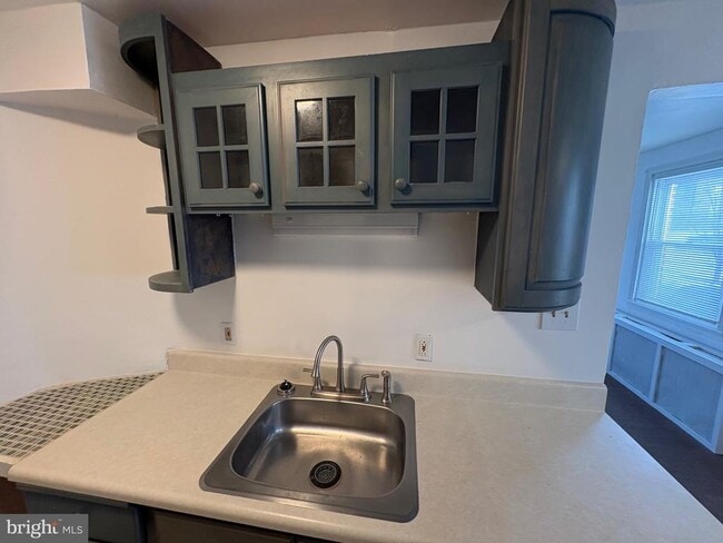 Building Photo - 636 Park Ln