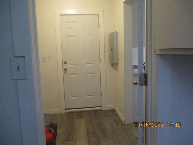 Building Photo - 300 N Tilden St