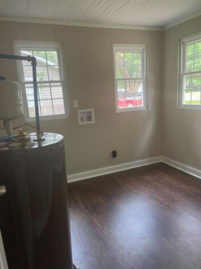 Building Photo - Spacious 3-Bedroom Home with 1-Car Garage