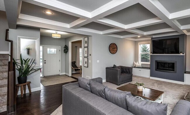 Liv-Entry - 14185 Adelaide Ave