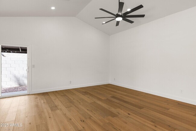 Building Photo - 9009 E Sahuaro Dr