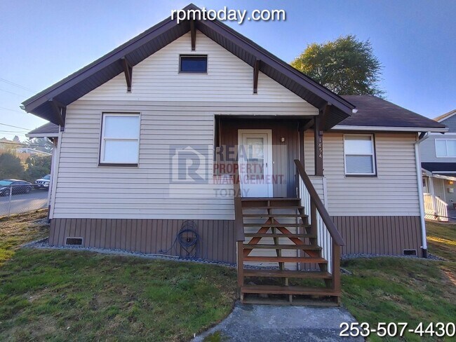 Primary Photo - Charming 2 Bedroom with Bonus Loft!