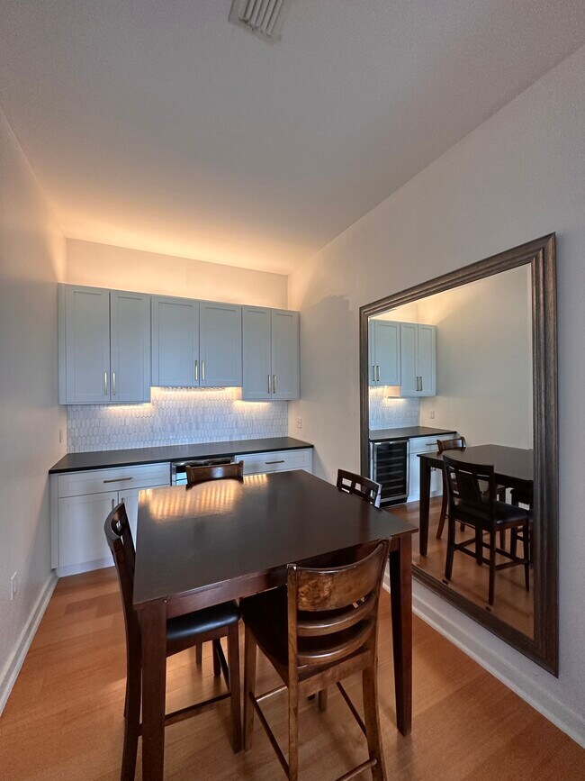 Building Photo - 200 Manufacturers Rd Unit. 701