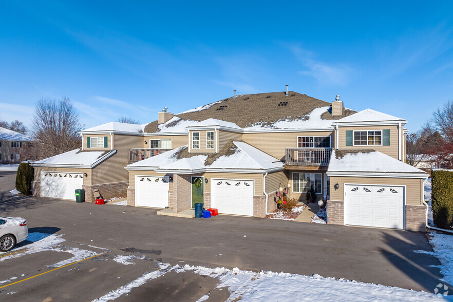 Primary Photo - Evergreen Townhomes South