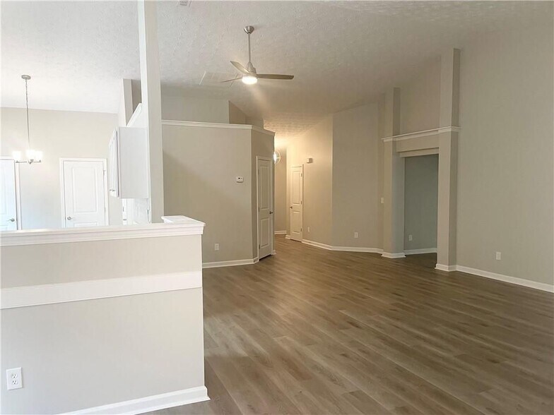 Building Photo - 2715 Sterling Creek Pointe