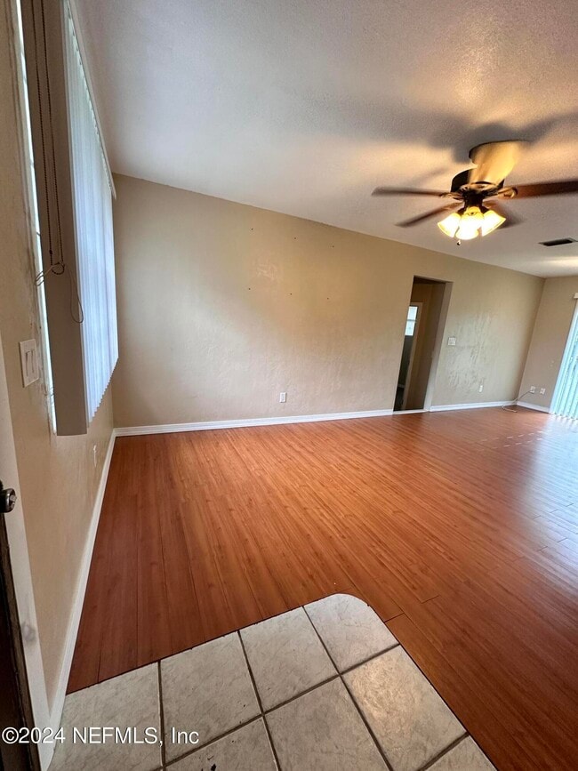 Building Photo - 555 Nightingale St