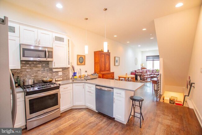 Building Photo - 1441 S Bouvier St