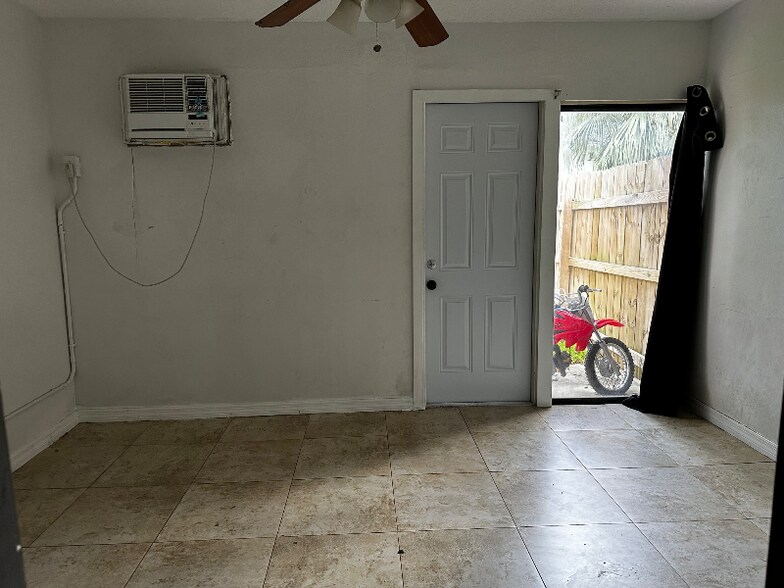 Building Photo - 3259 NW 118th Ln