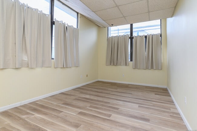 Building Photo - 102 Judd Square