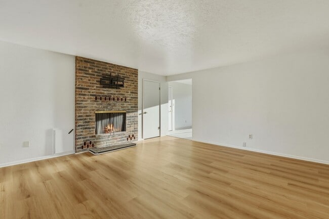 Building Photo - MOVE IN READY NOW! 3 bedrooms, 1.5 baths 1 car garage. Easy JBLM commute! North Thurston School D...