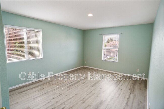 Building Photo - 29620 Teasedale Pl