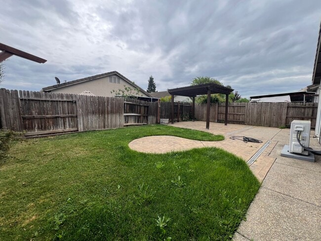 Building Photo - Beautiful 3 Bed, 2 Bath Home