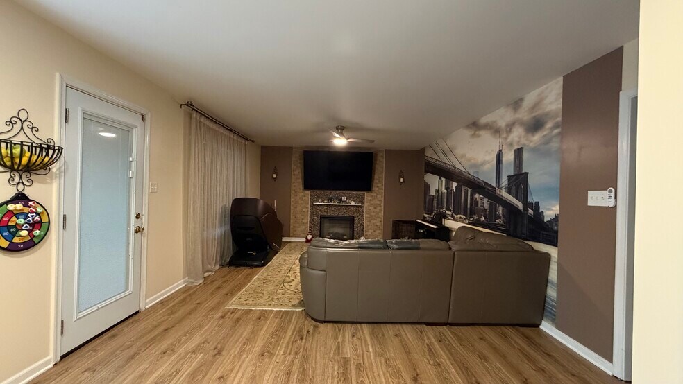 Building Photo - 7730 Shady Banks Ter