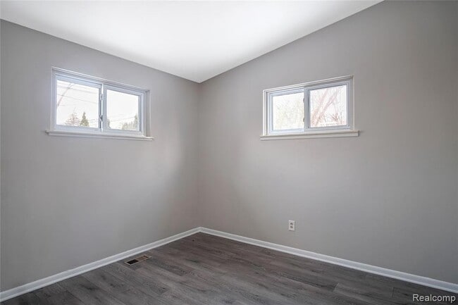 Building Photo - 15320 Marlow St