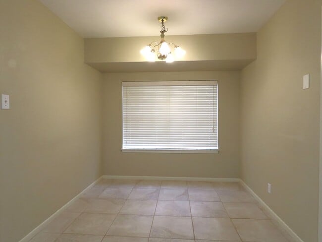 Building Photo - South Tyler! Beautiful 4 Bedroom, 3 Bath House