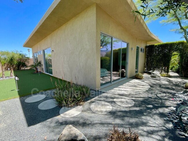 Building Photo - 2706 Alexander Club Dr