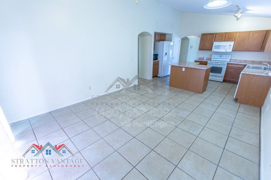 Building Photo - 11801 W Paradise Dr