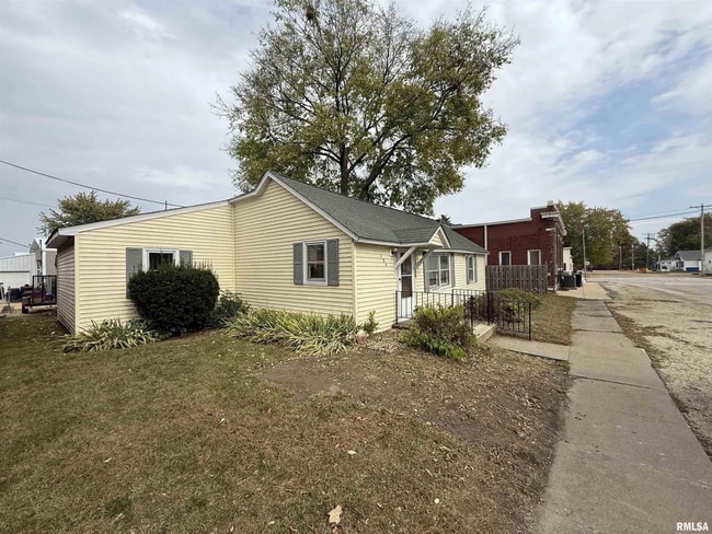 Building Photo - Lovely 3-Bedroom Ranch Style Home!