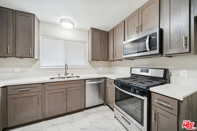 Building Photo - 3652 Carmona Ave