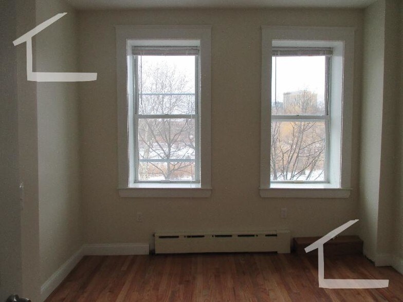 Building Photo - 84 Fenway