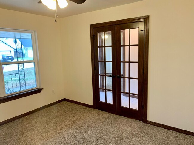 Building Photo - 310 Wewoka Dr