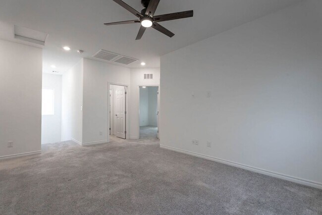 Building Photo - 7126 Calvert Cliffs St