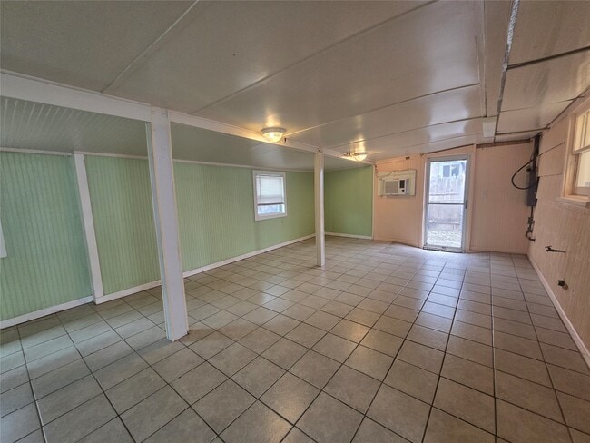 Building Photo - 6717 Fairway Dr