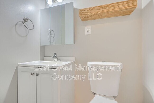 Building Photo - 724 S Hanover St