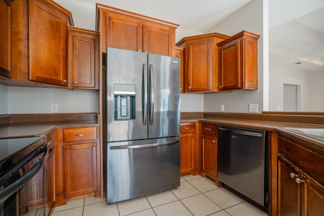 Building Photo - 59 Forest St NE