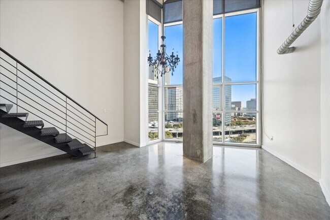 Building Photo - 2000 Bagby St