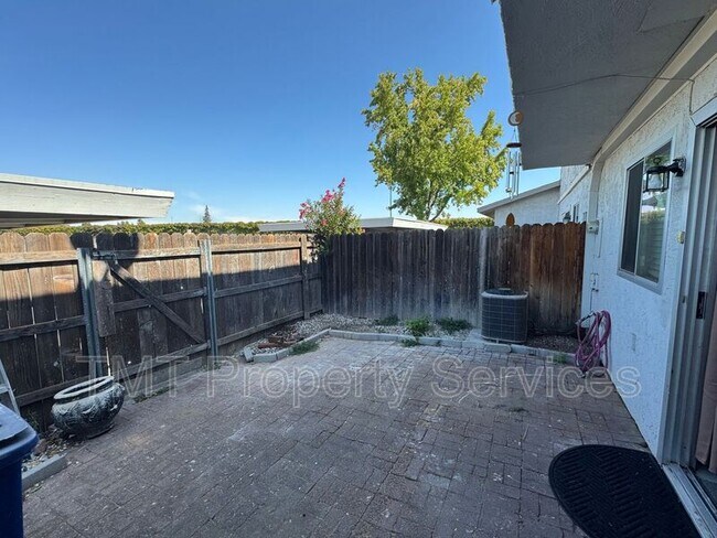 Building Photo - 7648 La Mancha Way