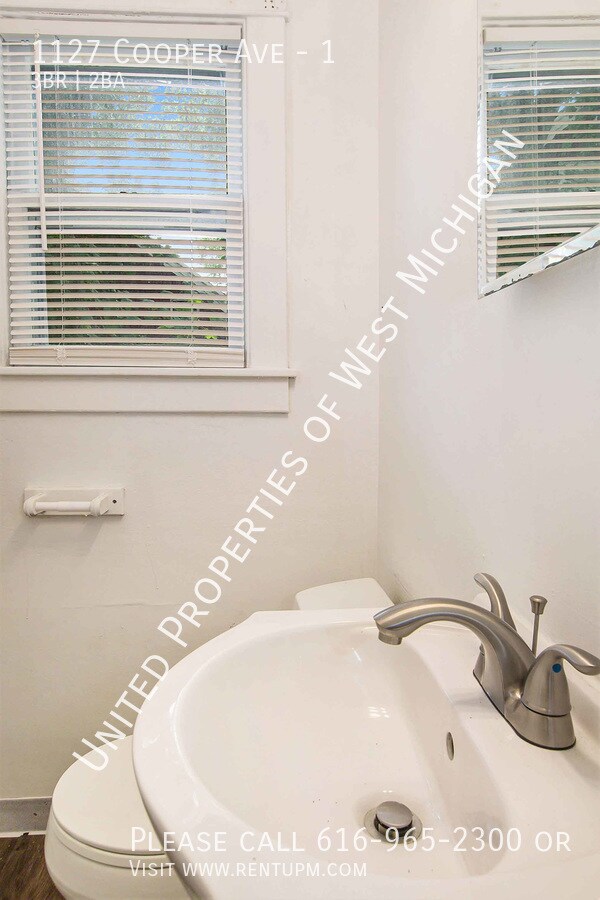 Building Photo - Available Now | 3 Bedroom 2 Bathroom Lower...