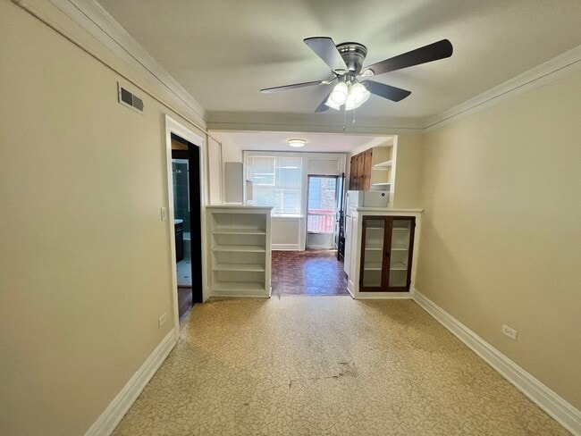 Building Photo - 3021 W 58th St