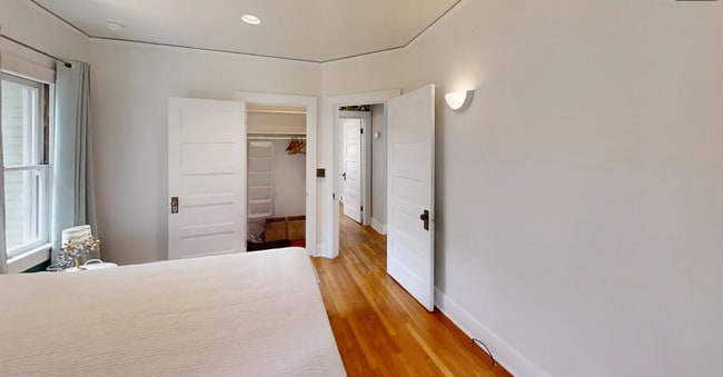 Building Photo - Charming 3-Bedroom Home in the Heart of th...