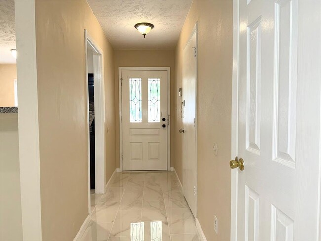 Building Photo - 10202 Hollow Canyon Dr