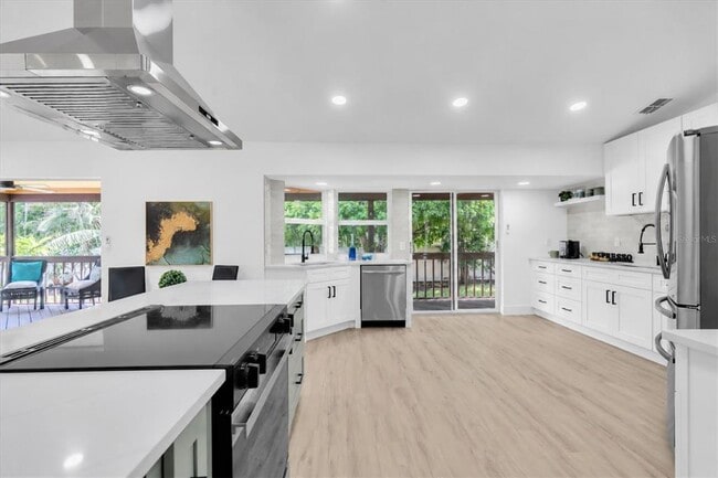 Building Photo - 630 Pinta Dr